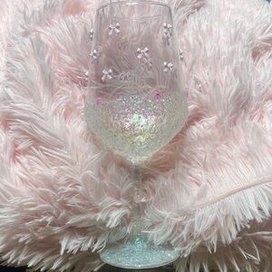 Elegant Glitter Wine Glass with Bow Accents